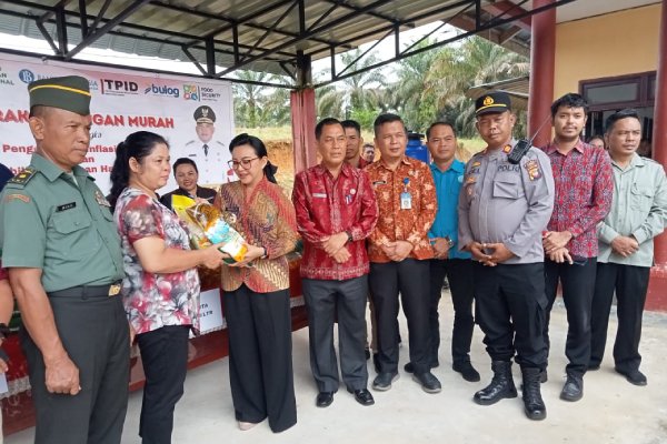 Kegiatan gerakan pangan murah Kecamatan Menjalin untuk masyarakat