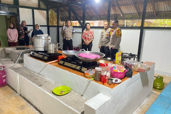 Kapolres Landak meninjau kesiapan dapur MBG di Kecamatan Menjalin